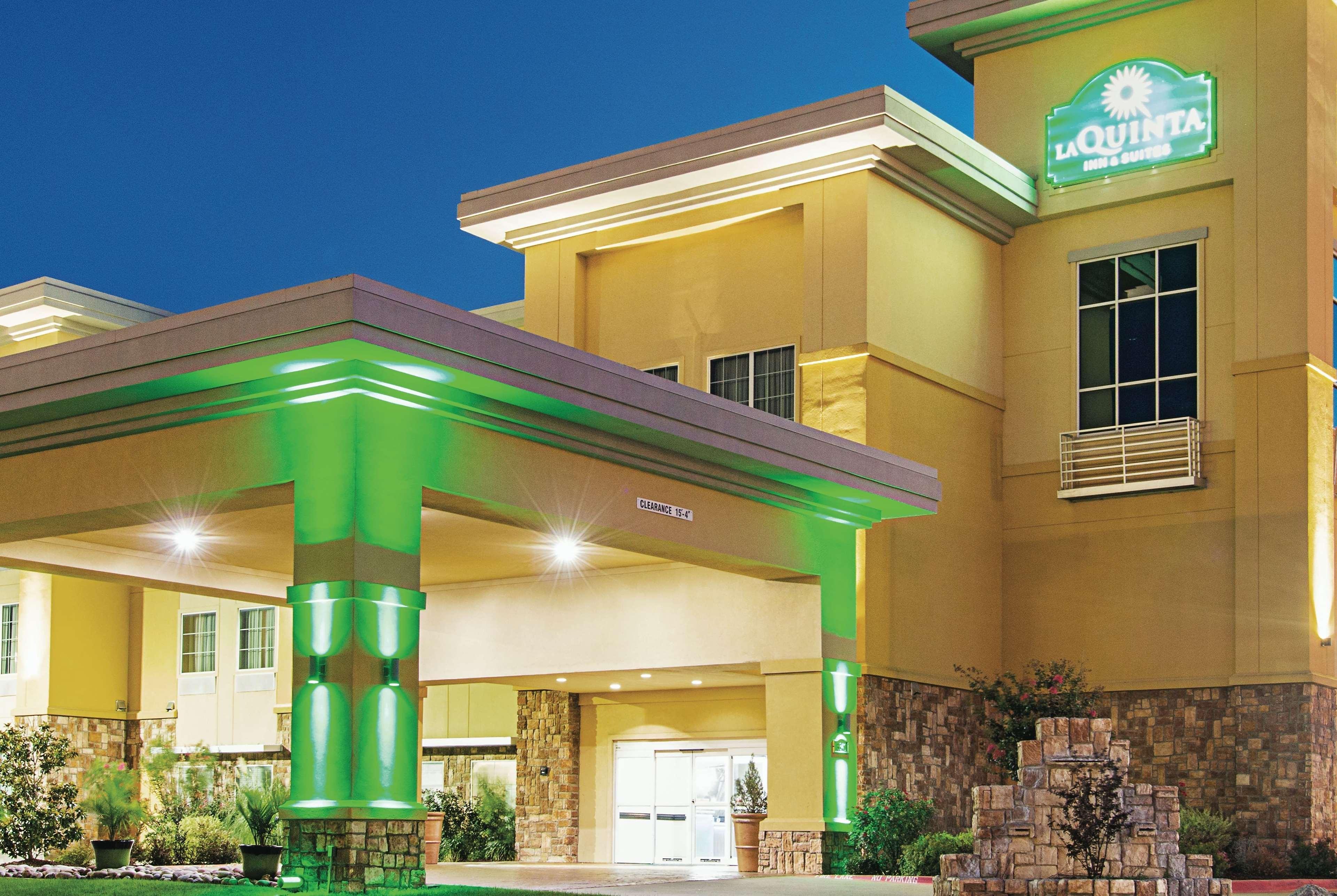 La Quinta By Wyndham Ft. Worth - Forest Hill, Tx Hotel Exterior photo