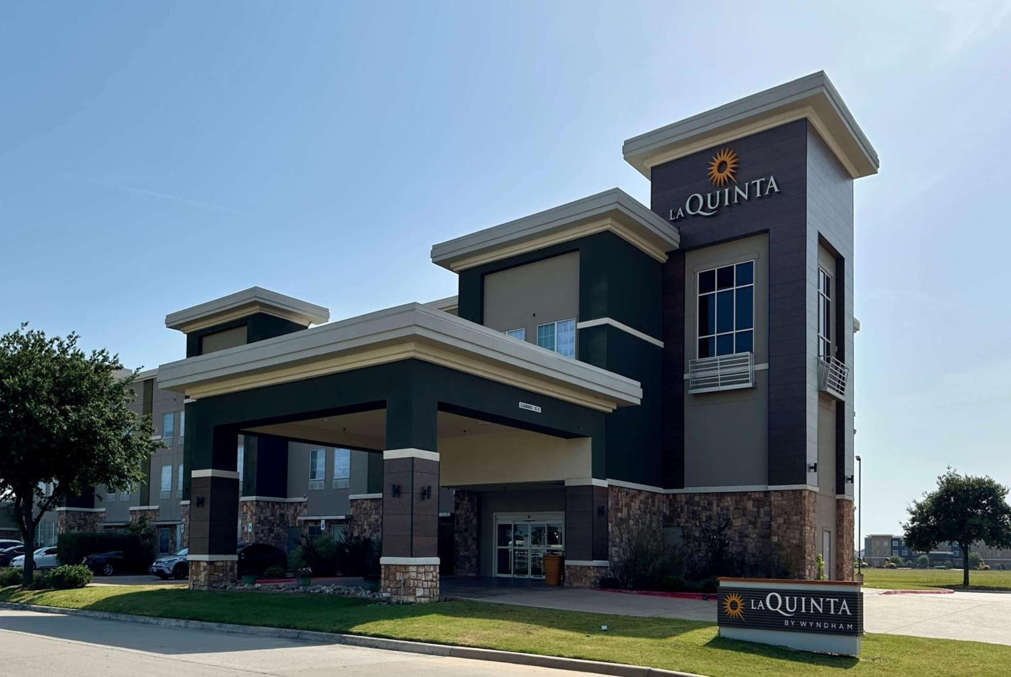 La Quinta By Wyndham Ft. Worth - Forest Hill, Tx Hotel Exterior photo